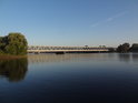 Vstup do levobřežního jachetního přístavu Harburg nad železničním mostem přes Jižní Labe.